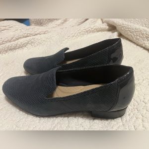 Women’s navy suede flats